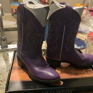Childrens purple cowgirl boots. Size 13.5  Old West brand . Like new. In box